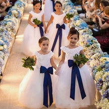 Load image into Gallery viewer, White A-line Flower Girl Dresses For wedding Tulle Lace Little Girls Birthday Party Dress with bow sash Children Pageant Dress

